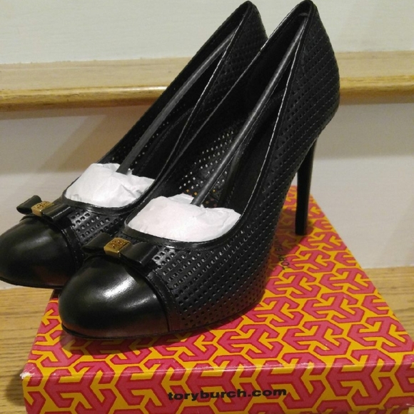 Tory burch navy leather pumps 9.5 elegant with perforated leather and bows logo